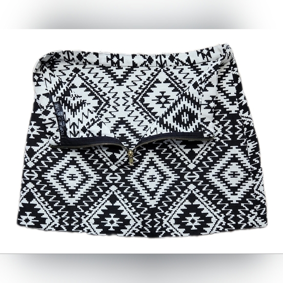 Topshop Black and White Geometric Mini Skirt 6 - Picture 2 of 4
